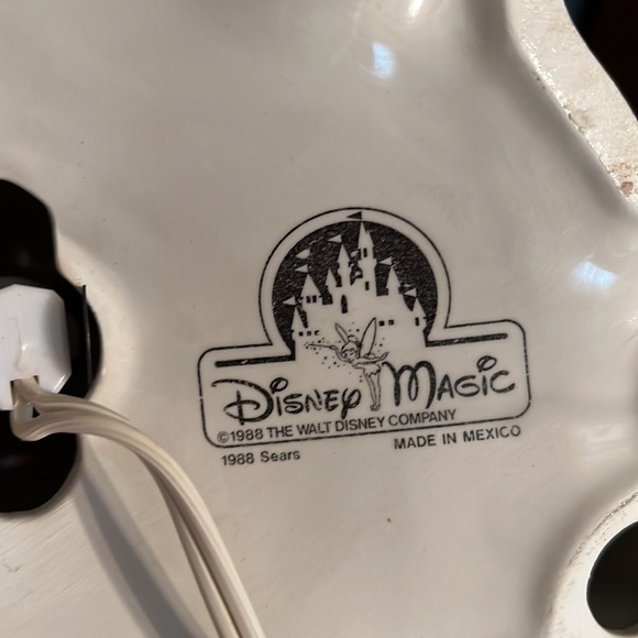Vintage Disney Castle Lamp 1988 ed.- Excellent Condition, no chips or cracks - Picture 7 of 7